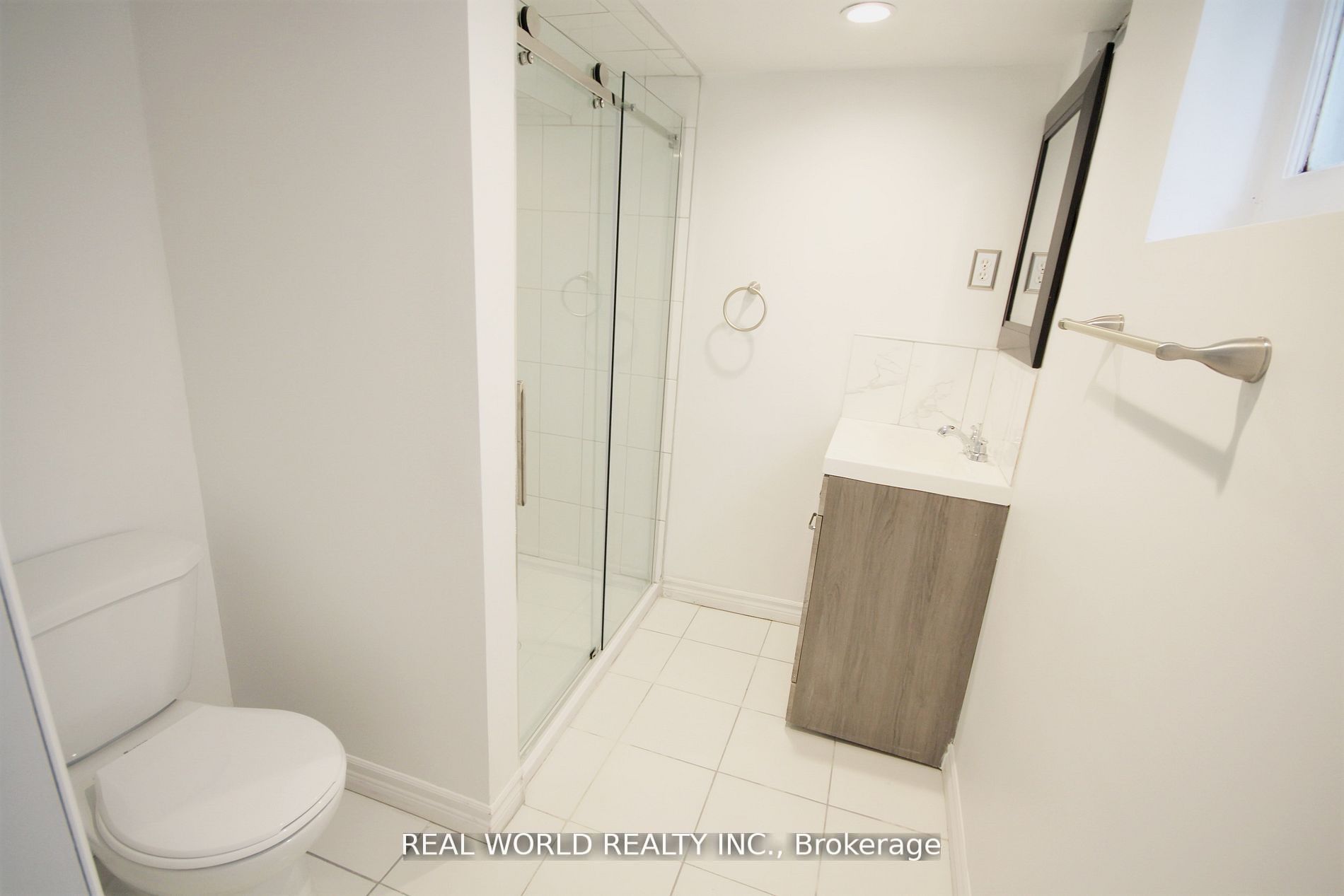 112 Leland St Property Photo 13