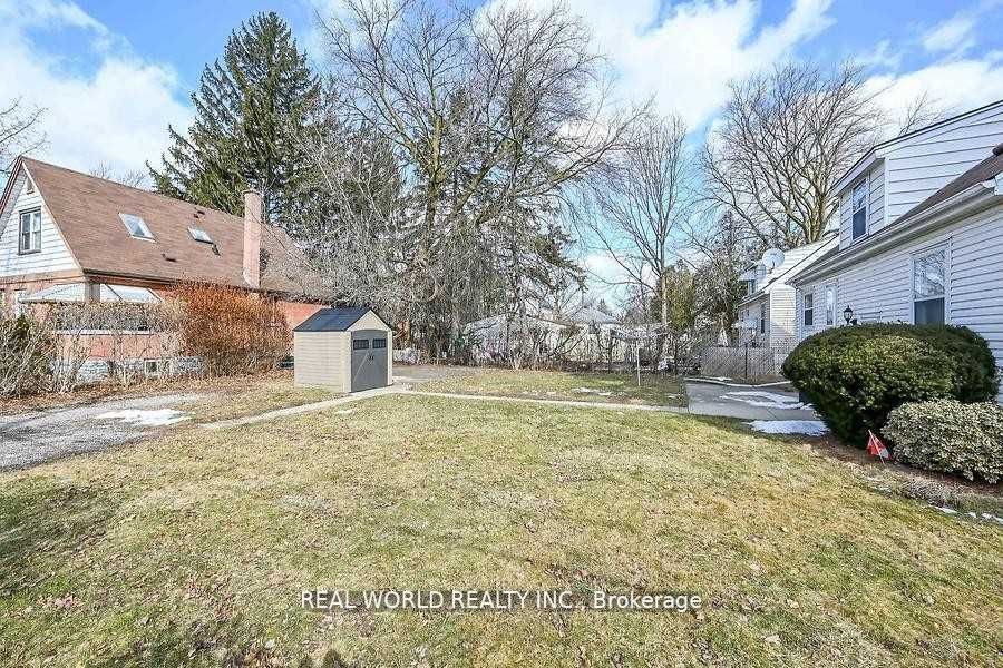 112 Leland St Property Photo 16
