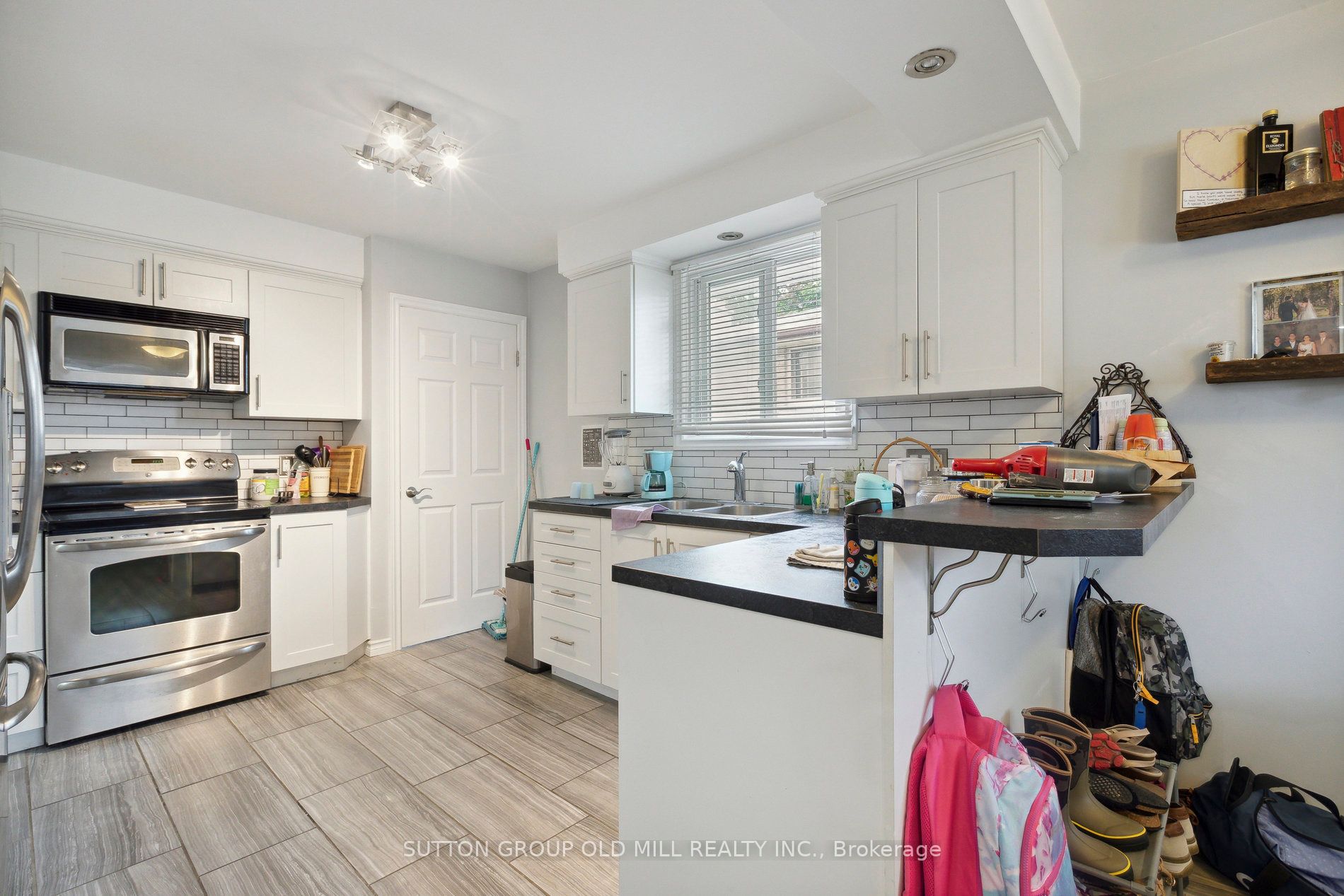 140 Brant Ave Property Photo 8
