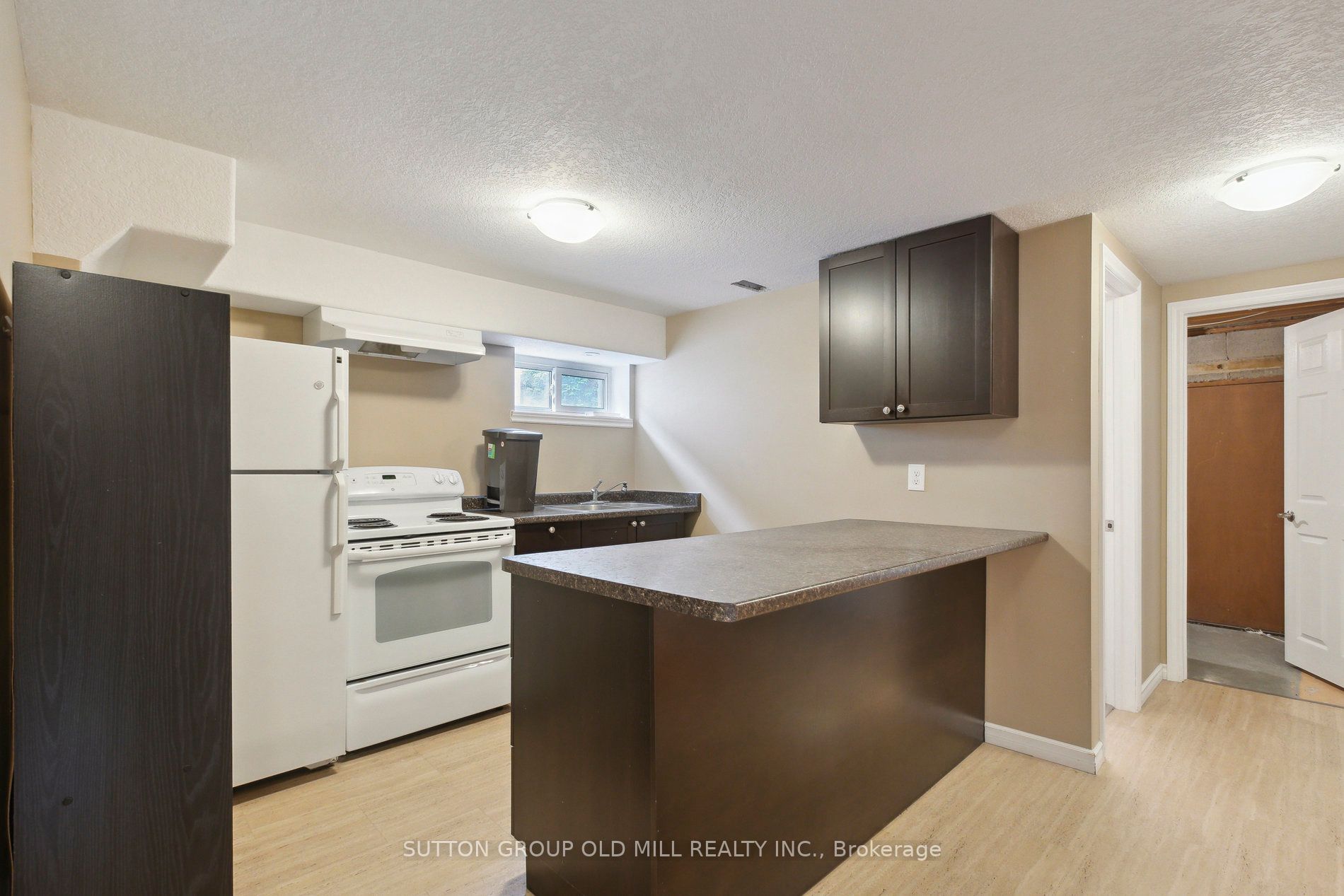 140 Brant Ave Property Photo 20