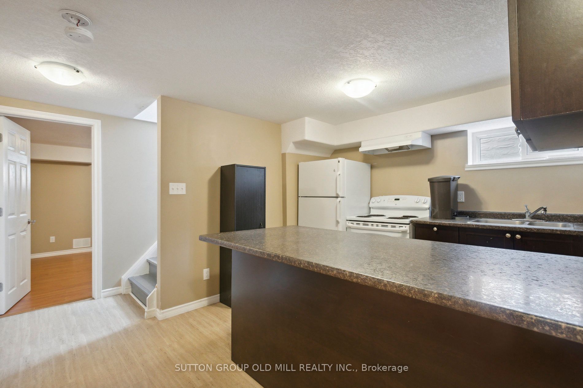 140 Brant Ave Property Photo 21