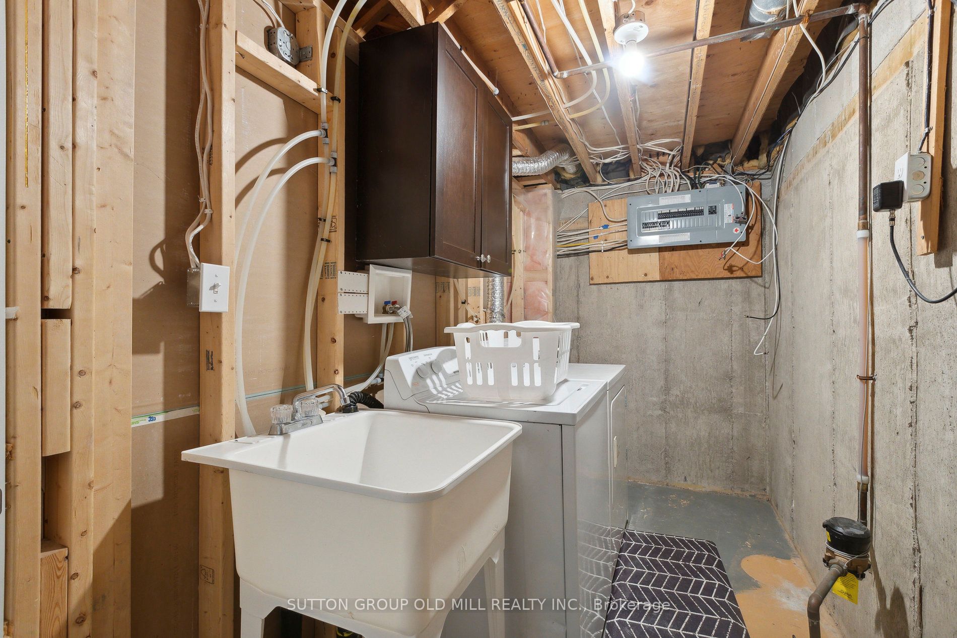 140 Brant Ave Property Photo 23