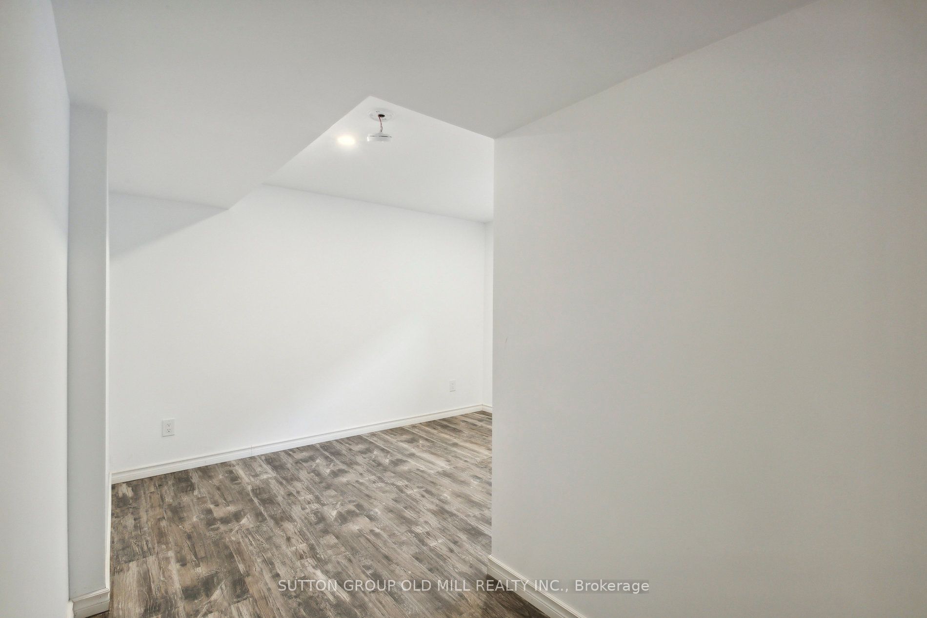140 Brant Ave Property Photo 24