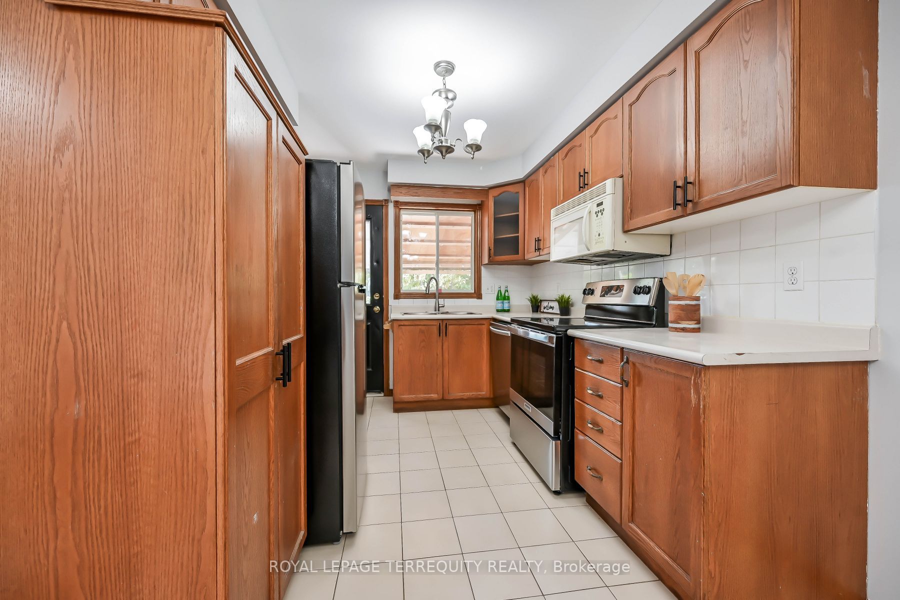 90 Britannia Ave Property Photo 8