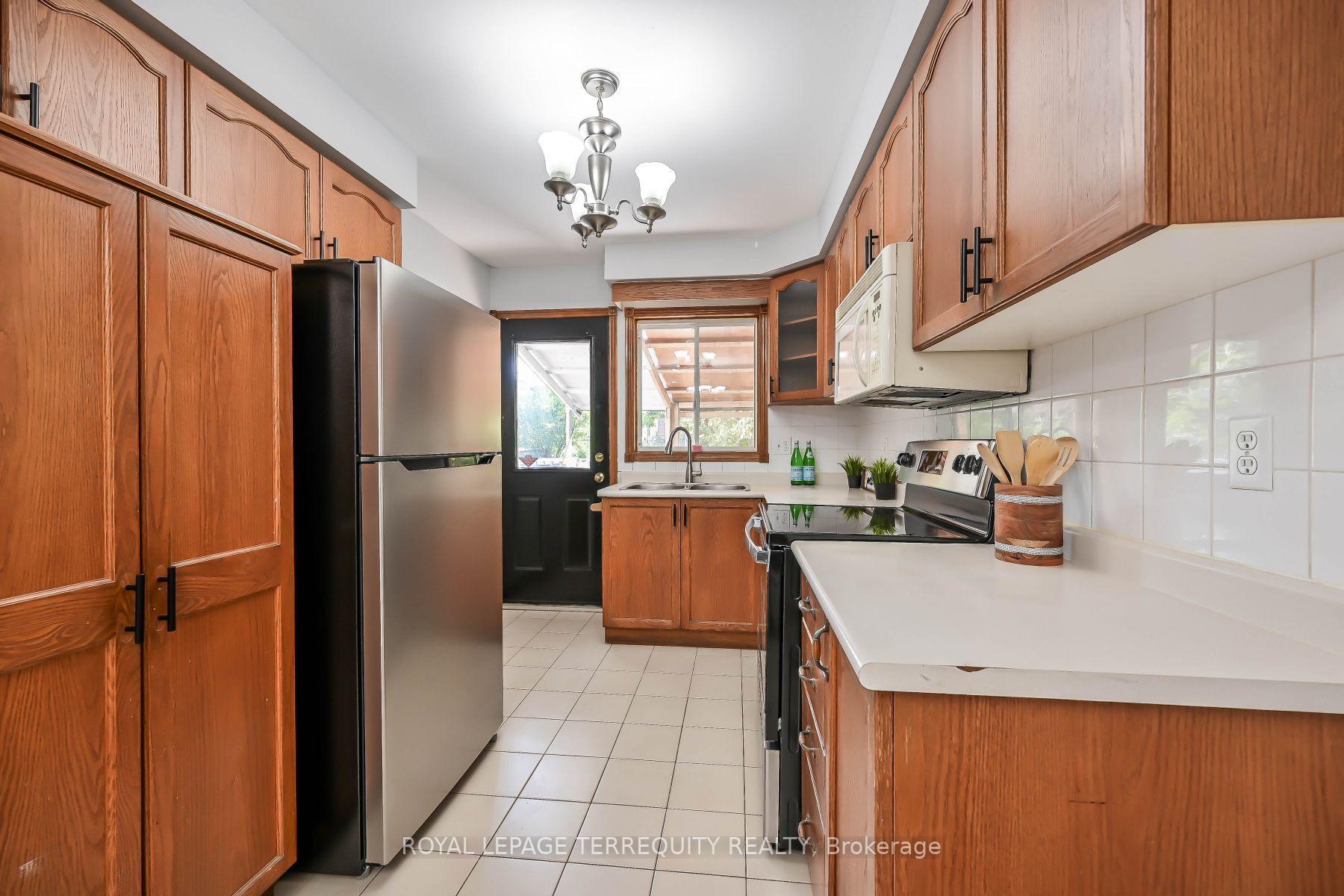 90 Britannia Ave Property Photo 9