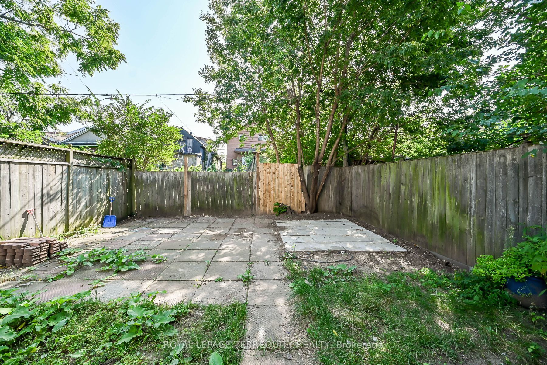 90 Britannia Ave Property Photo 36