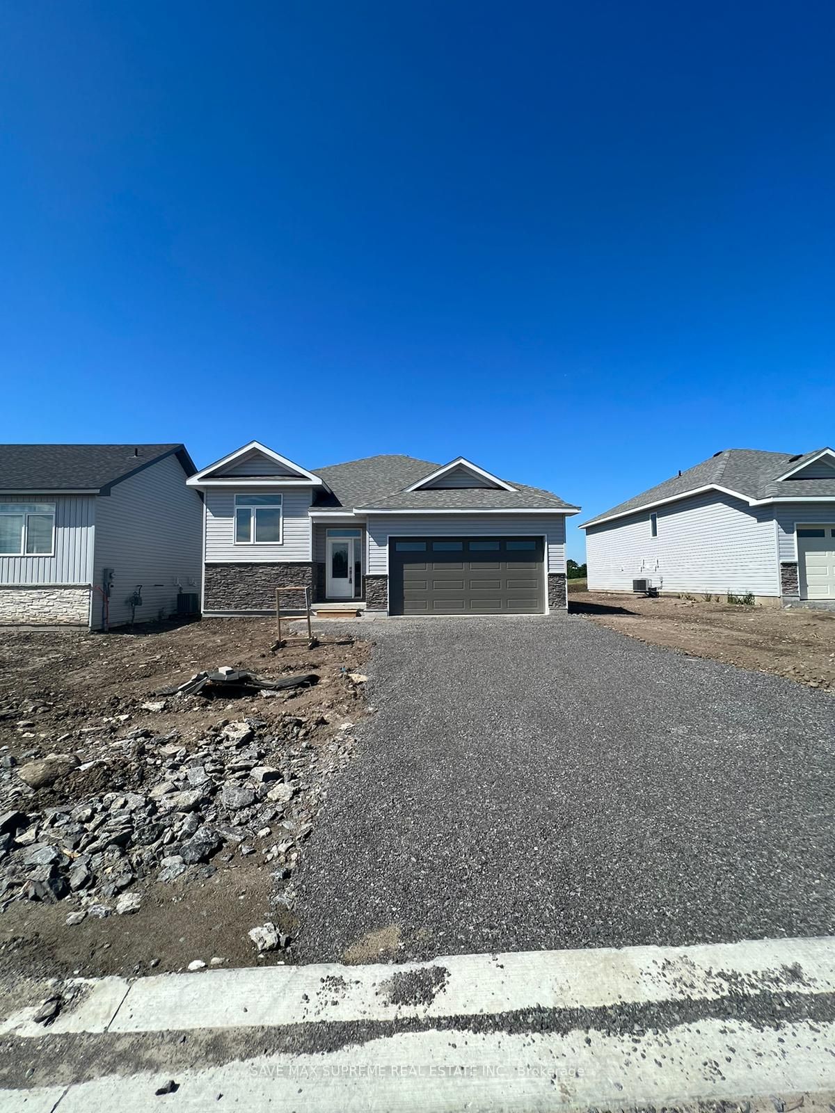 10 Summit Cres Property Photo 1