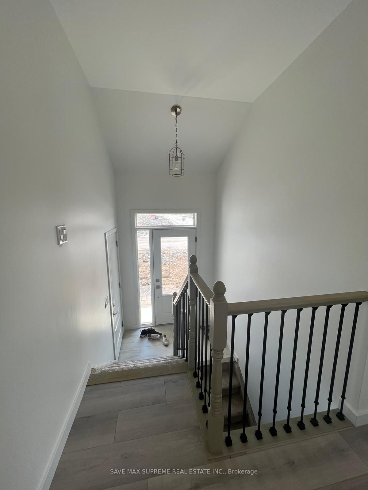 10 Summit Cres Property Photo 3