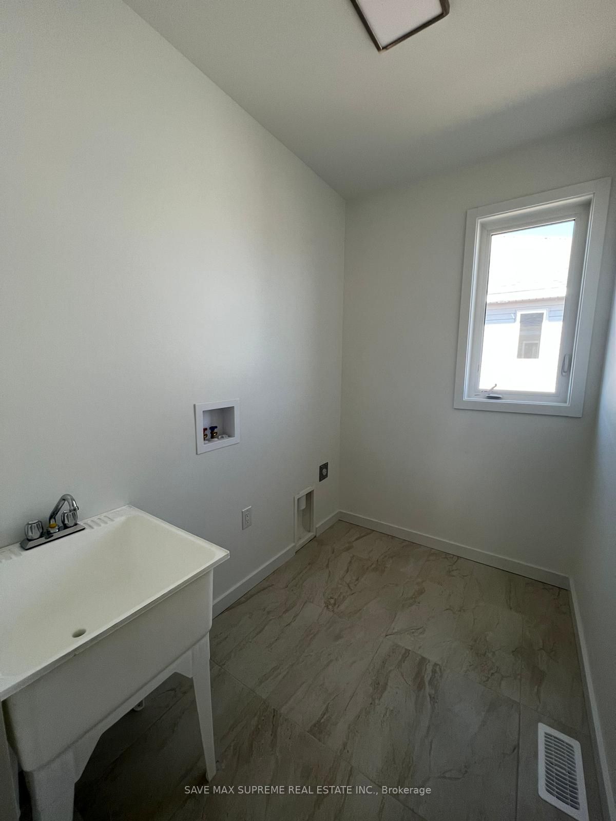 10 Summit Cres Property Photo 17