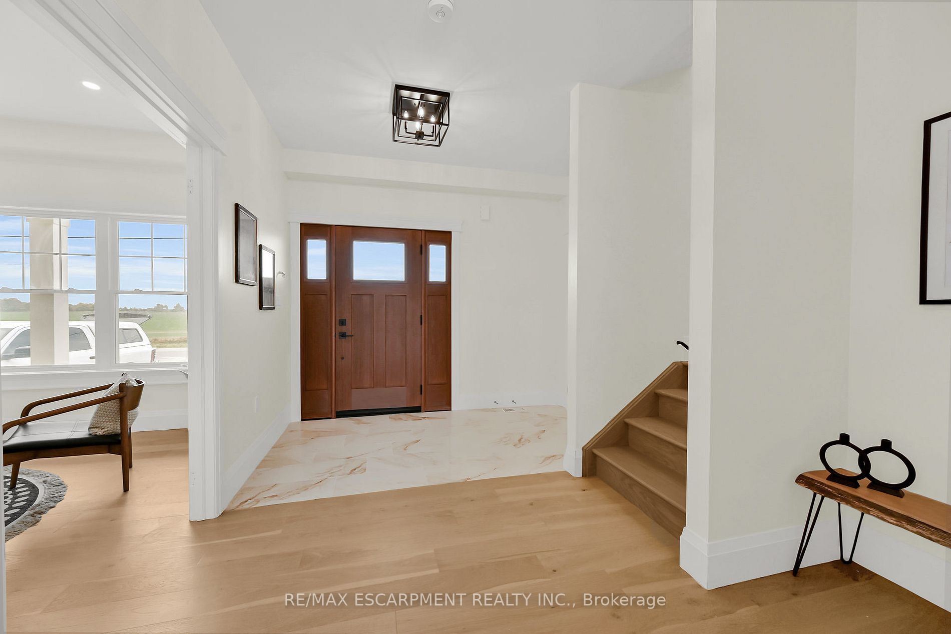 8184 Airport Rd E Property Photo 4