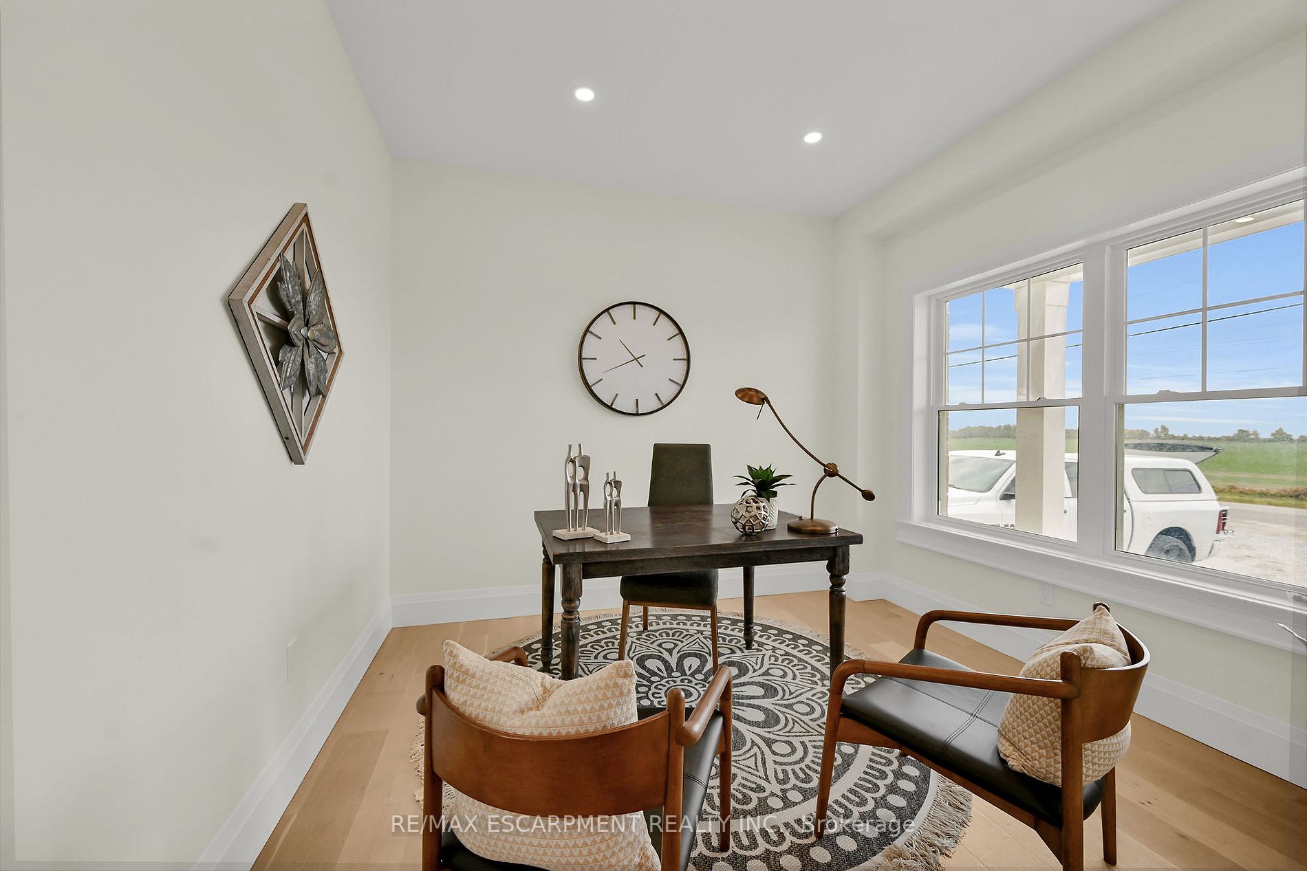 8184 Airport Rd E Property Photo 13