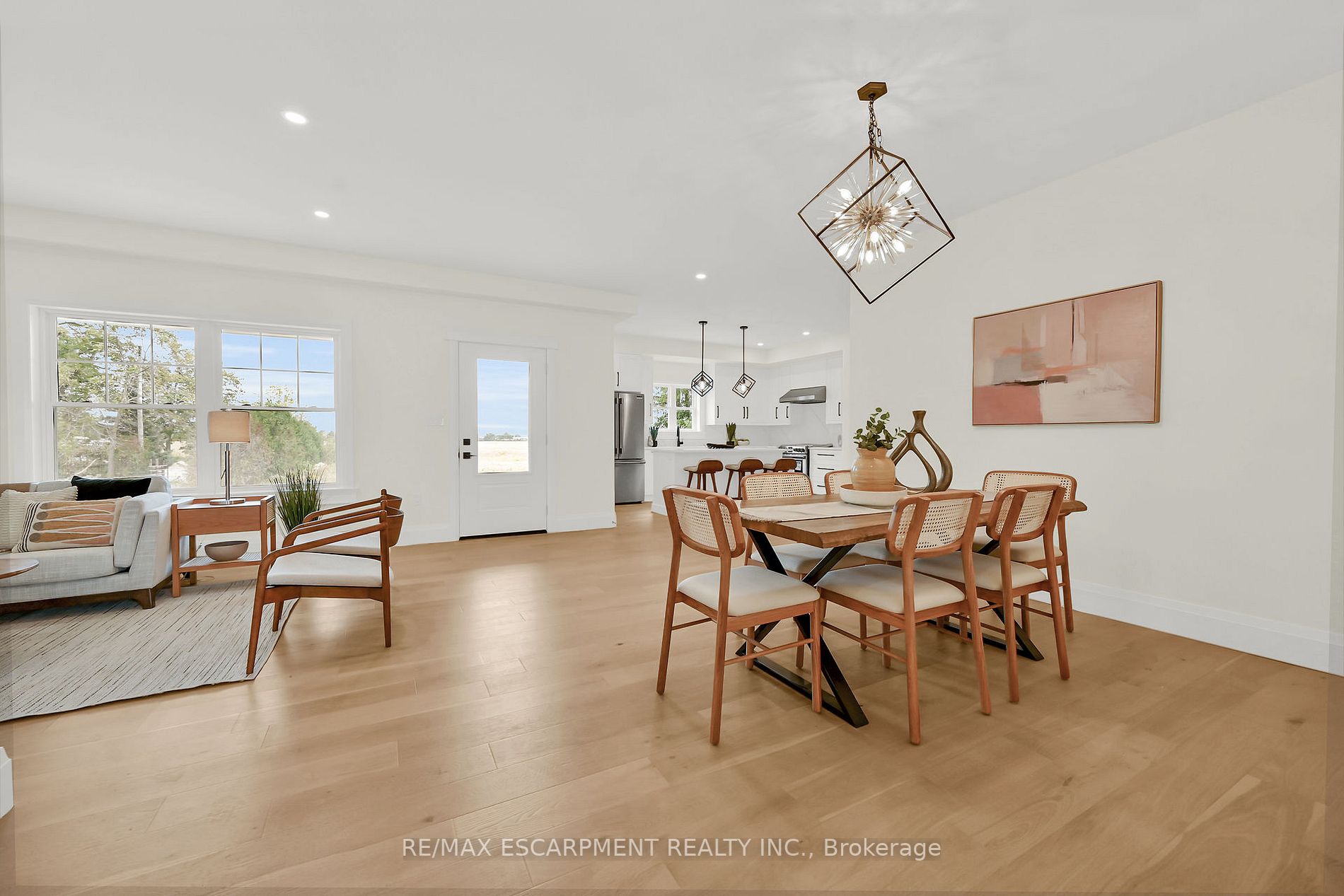 8184 Airport Rd E Property Photo 14
