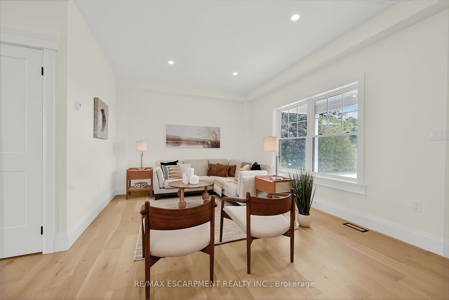 8184 Airport Rd E Property Photo 17
