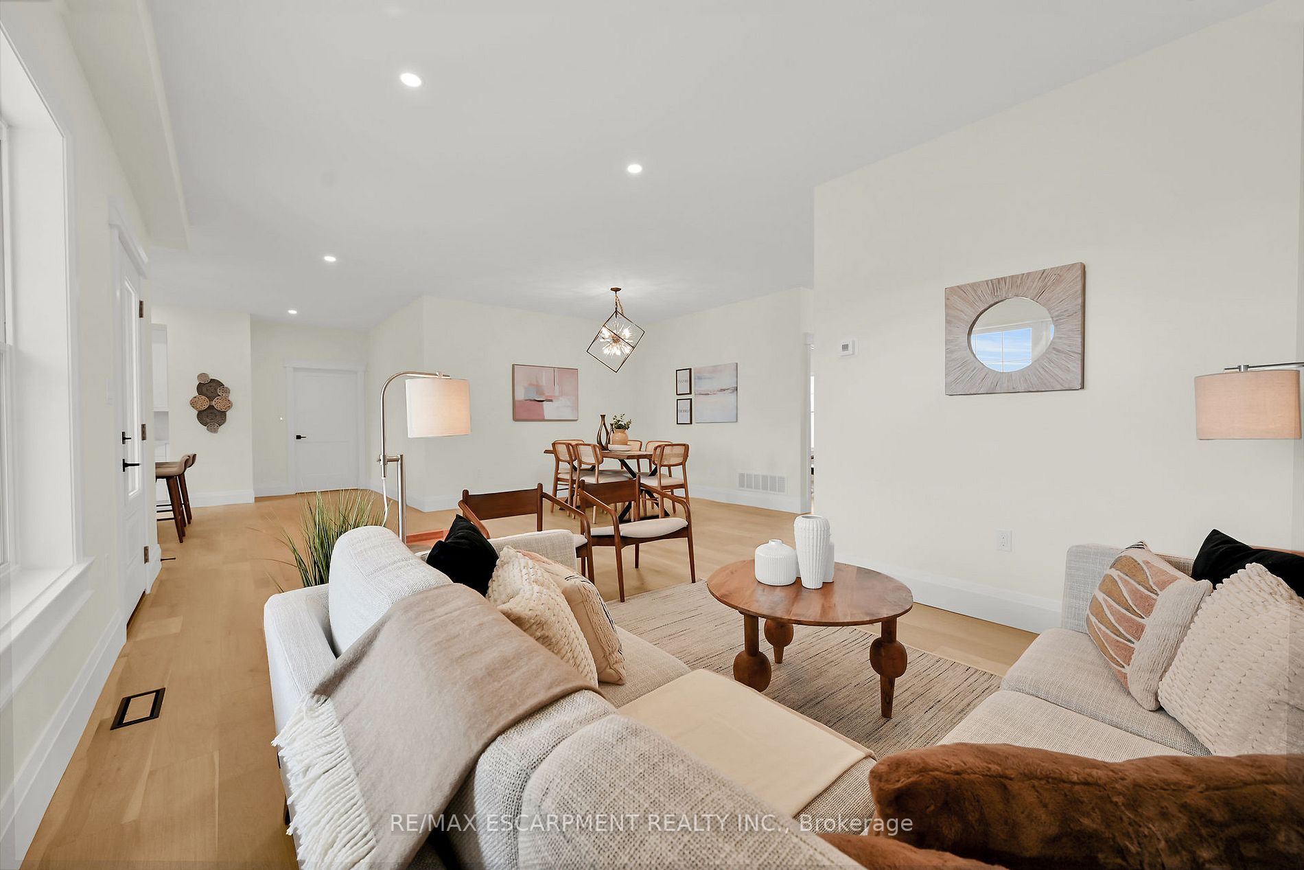 8184 Airport Rd E Property Photo 18
