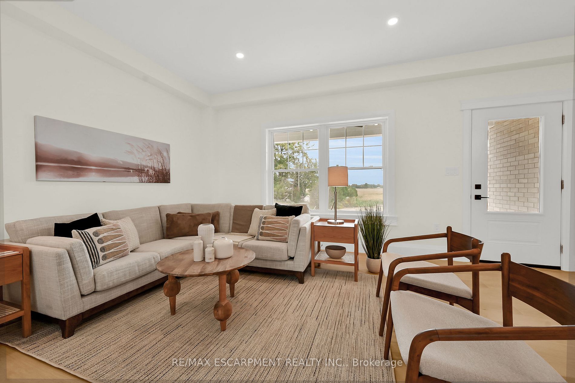 8184 Airport Rd E Property Photo 19
