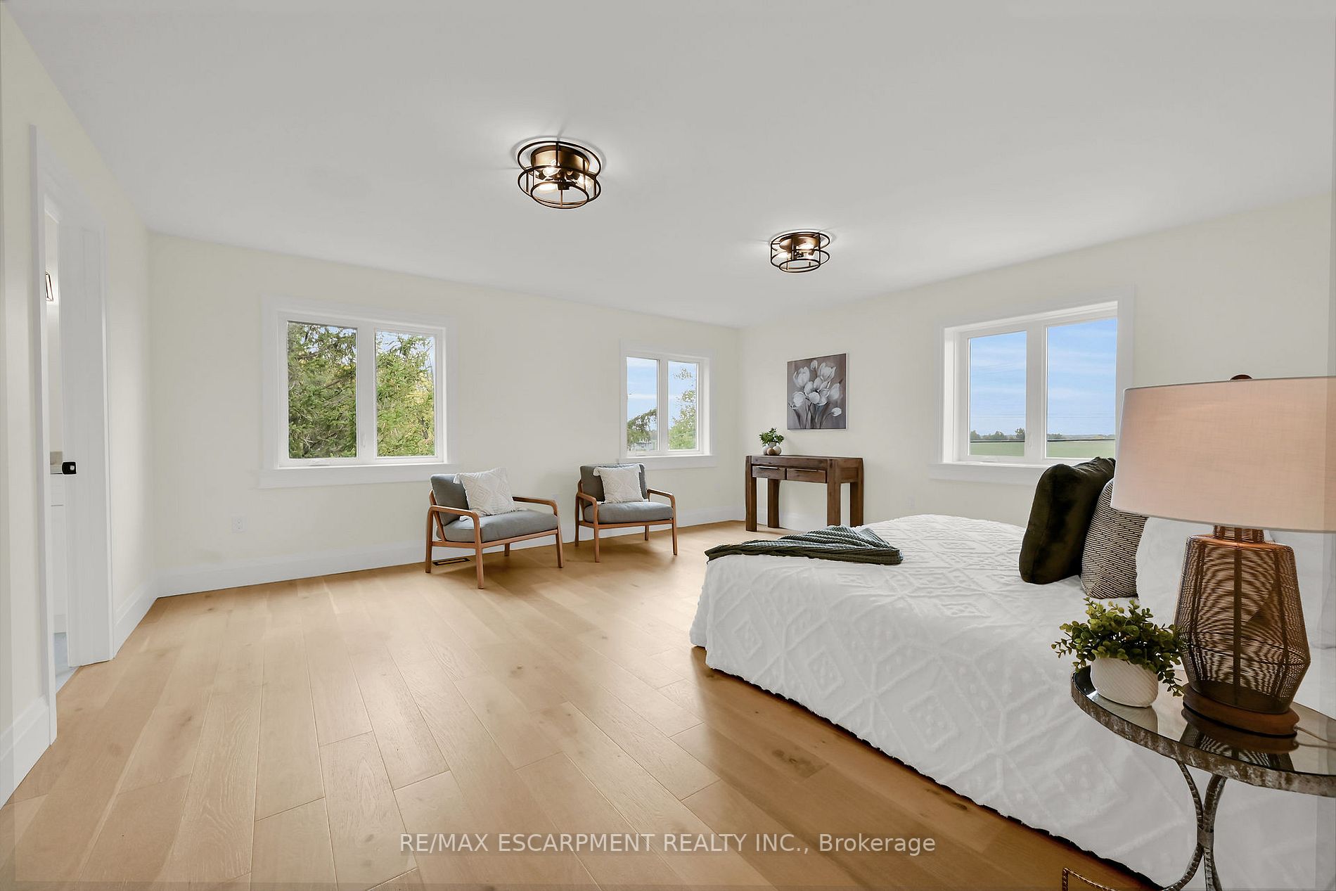 8184 Airport Rd E Property Photo 24