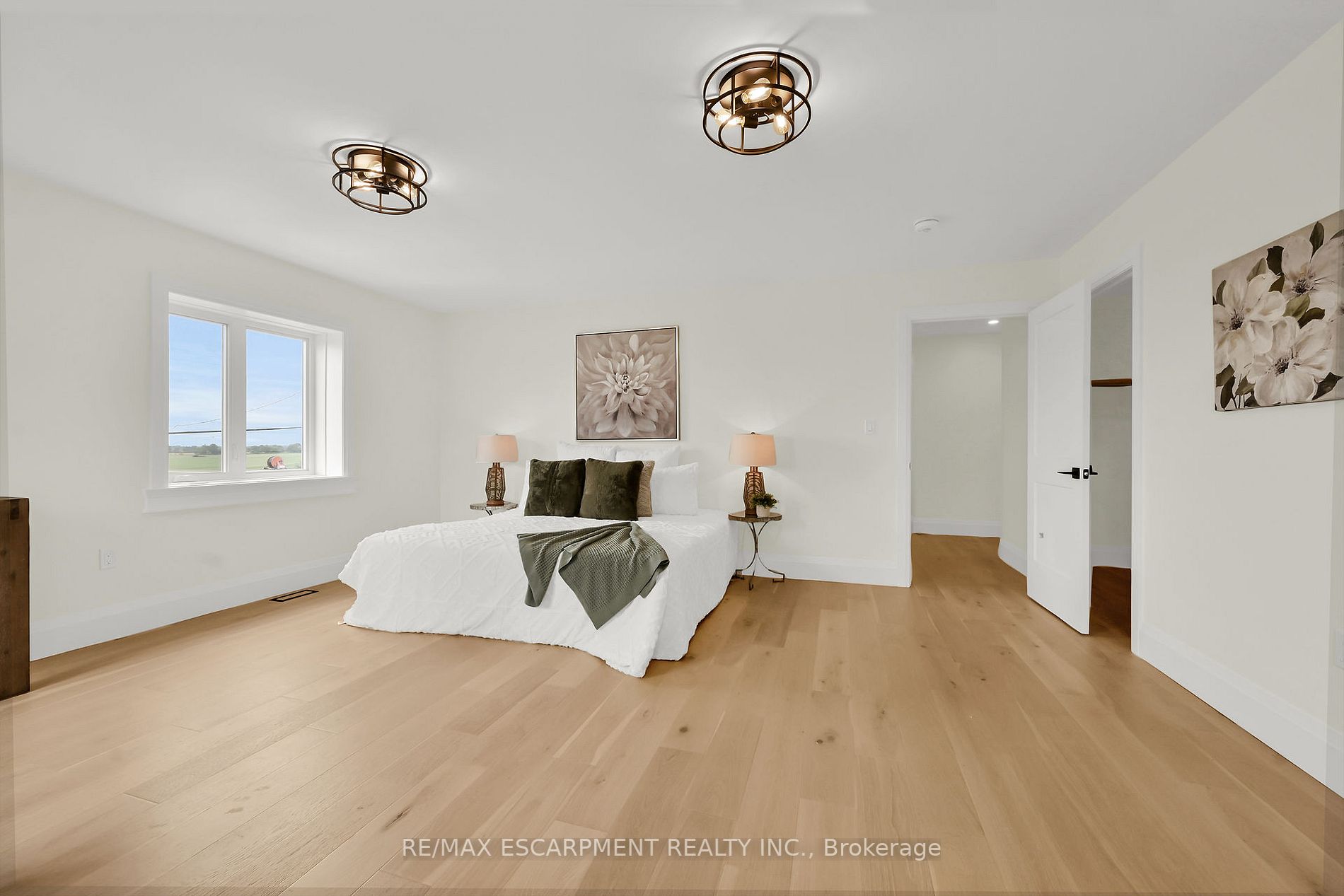 8184 Airport Rd E Property Photo 26