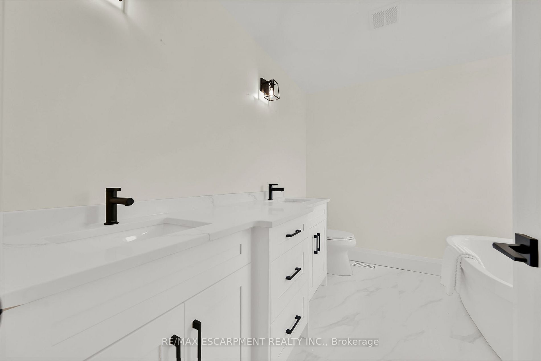 8184 Airport Rd E Property Photo 34