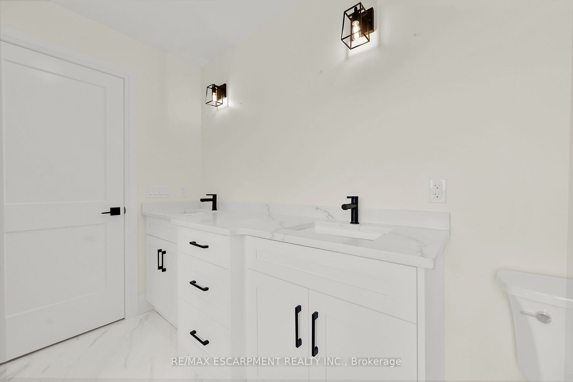8184 Airport Rd E Property Photo 36