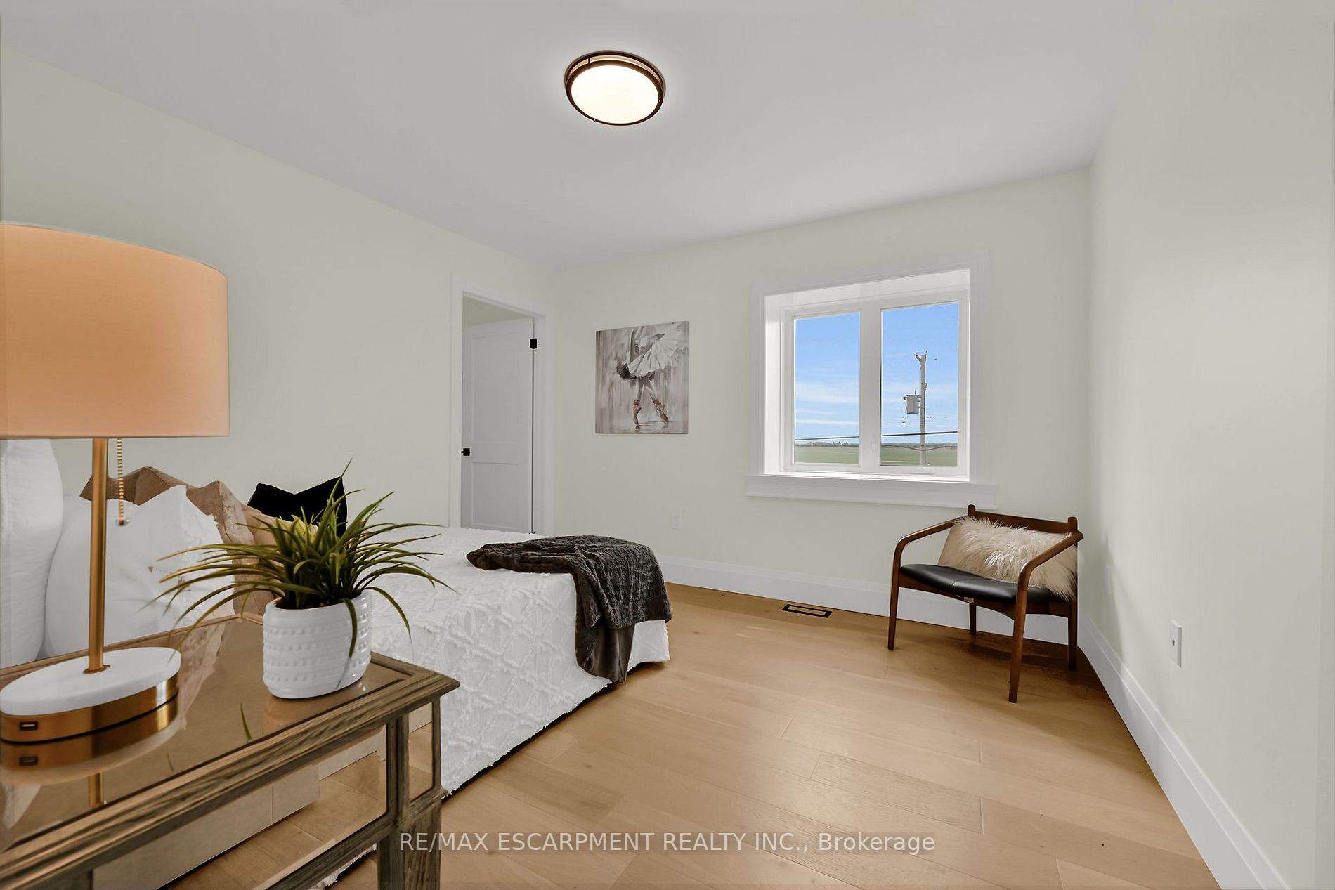 8184 Airport Rd E Property Photo 37