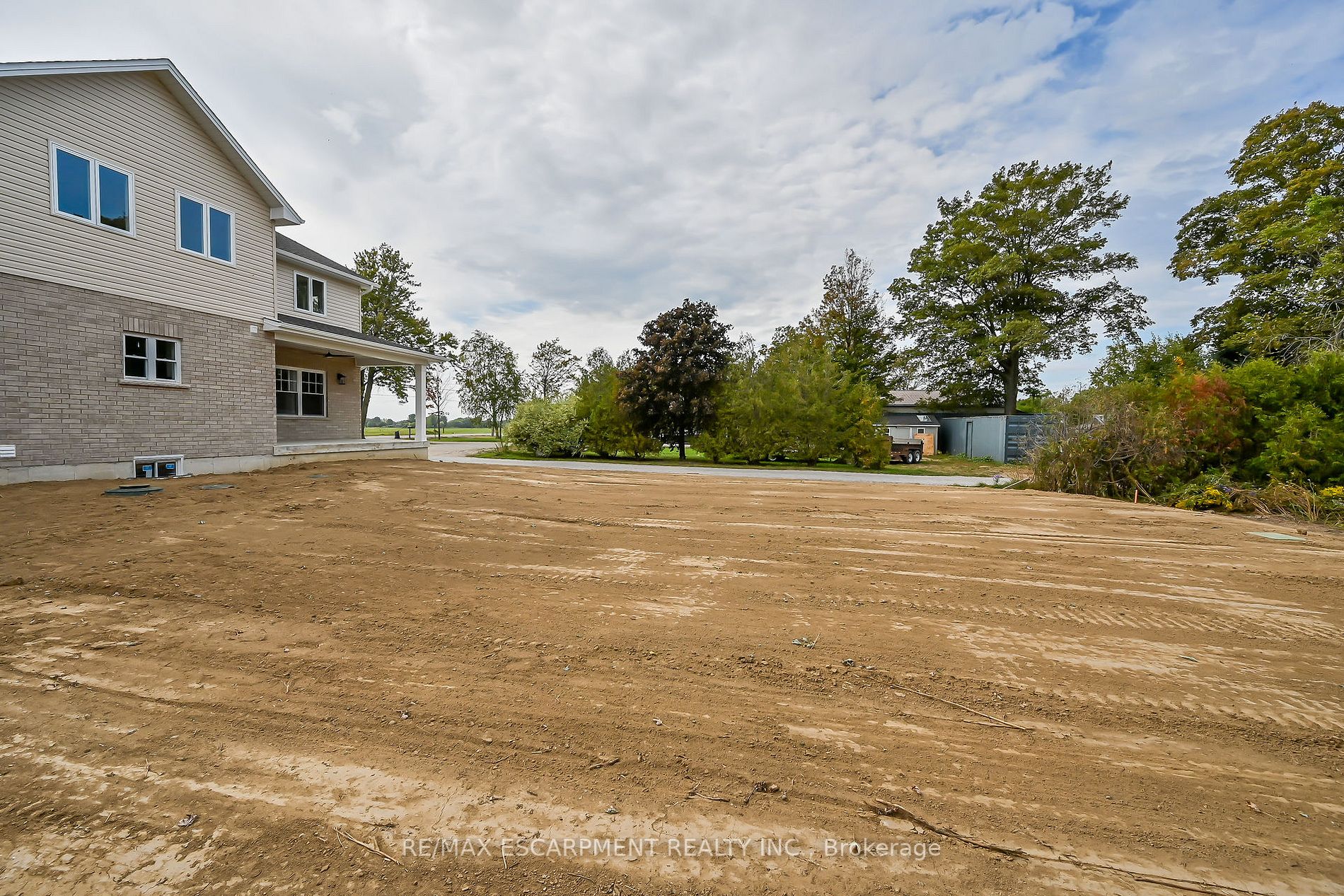 8184 Airport Rd E Property Photo 38
