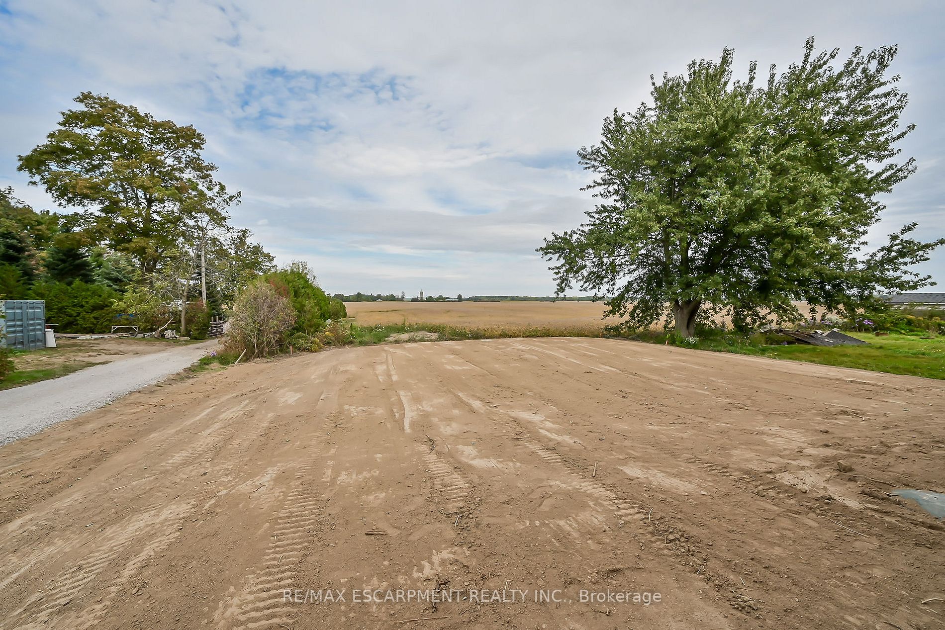 8184 Airport Rd E Property Photo 40