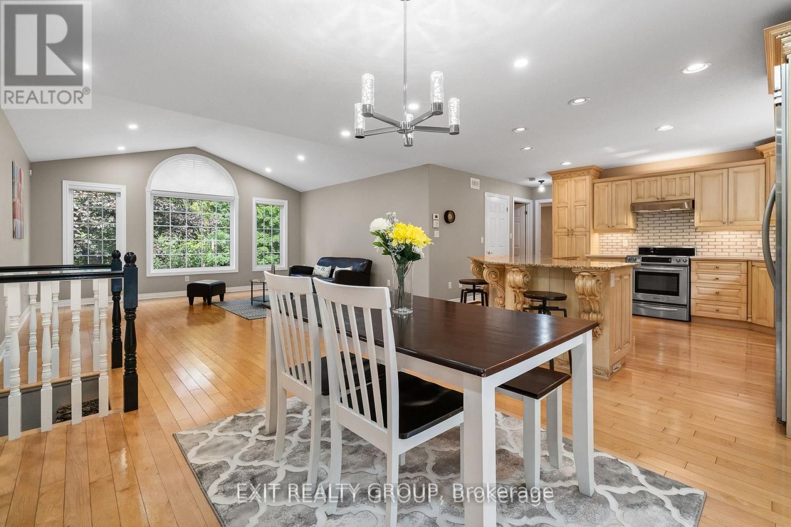 129 Simpson Rd Property Photo 7