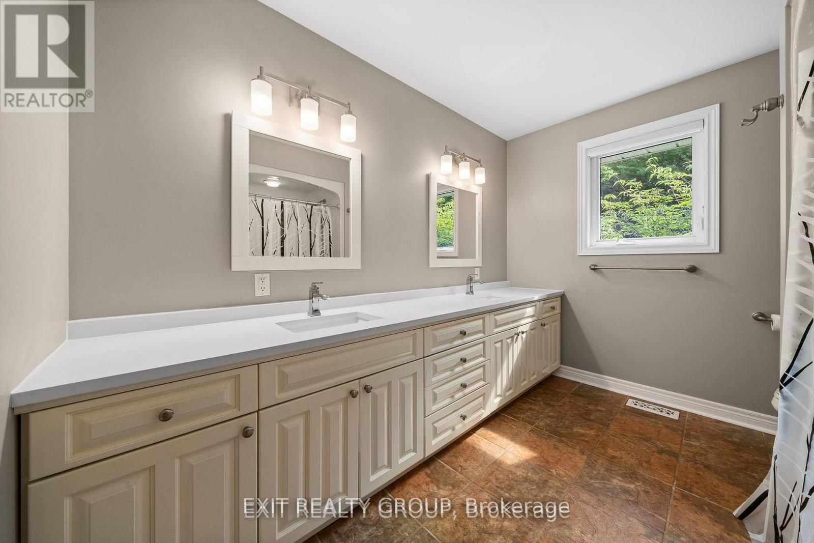 129 Simpson Rd Property Photo 15