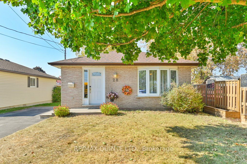 28 University Ave Property Photo 3