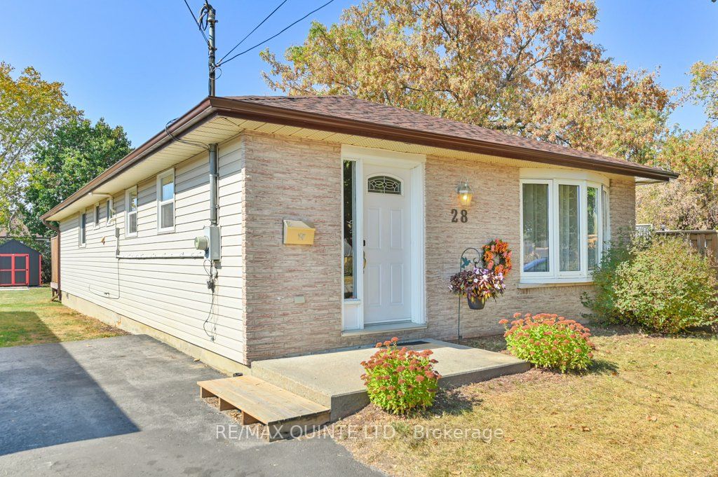 28 University Ave Property Photo 4