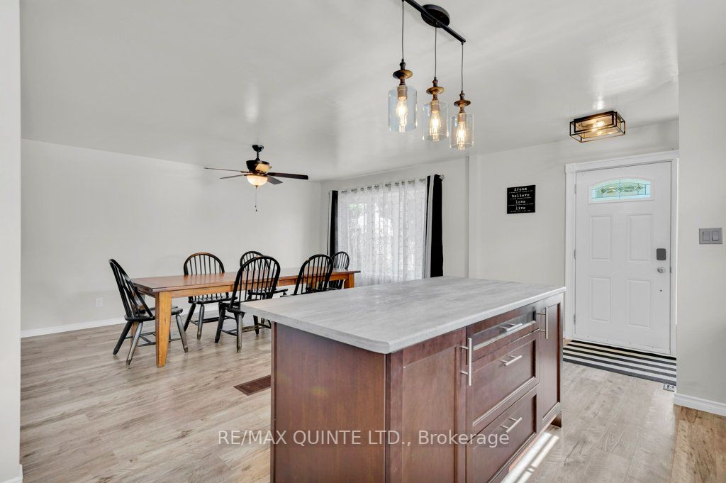 28 University Ave Property Photo 11