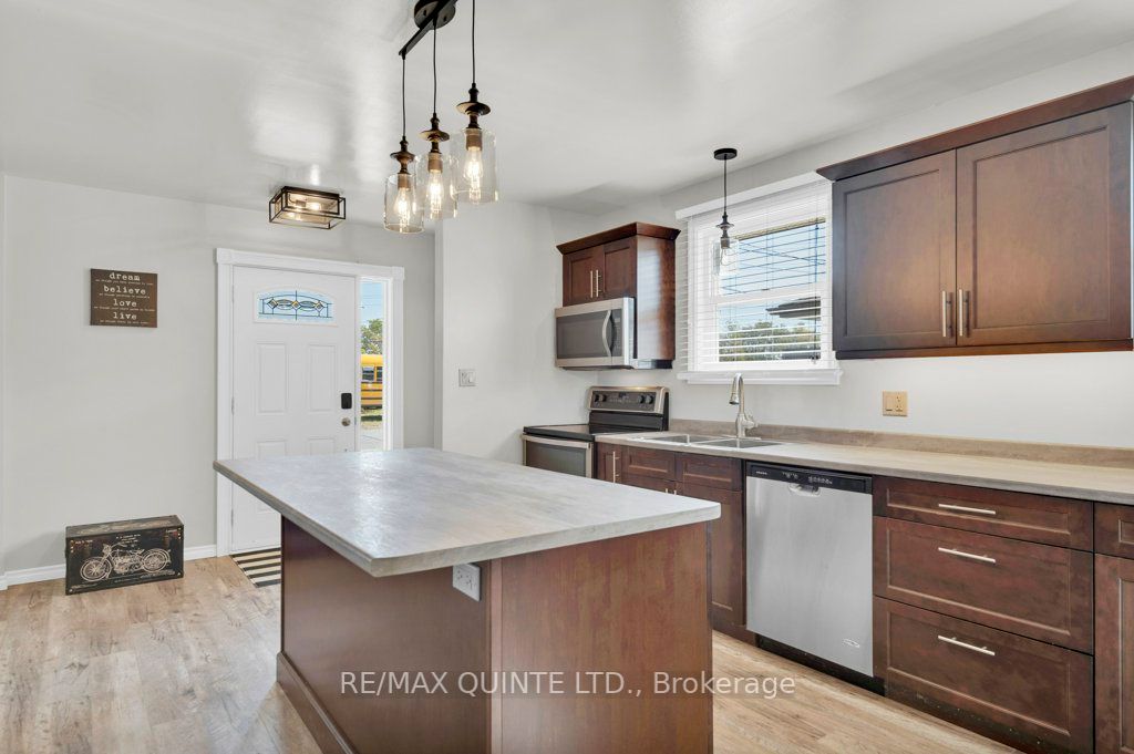 28 University Ave Property Photo 12