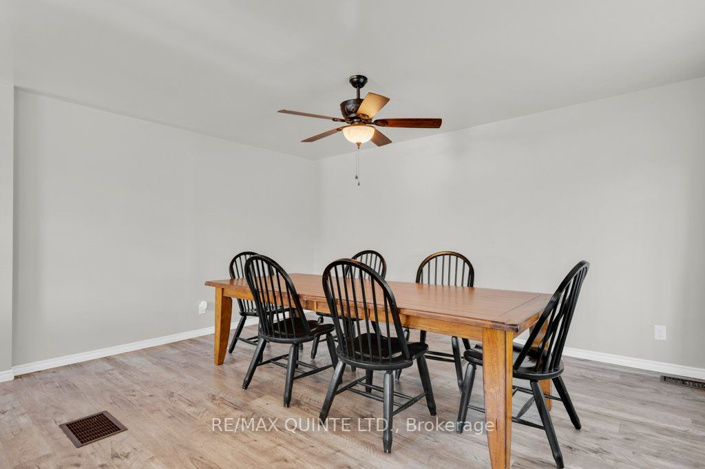28 University Ave Property Photo 14