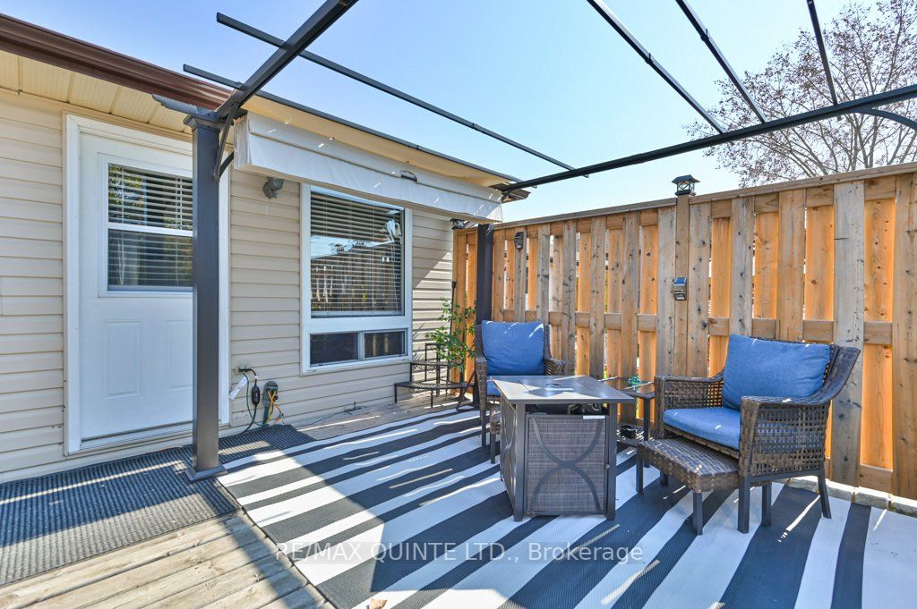 28 University Ave Property Photo 25