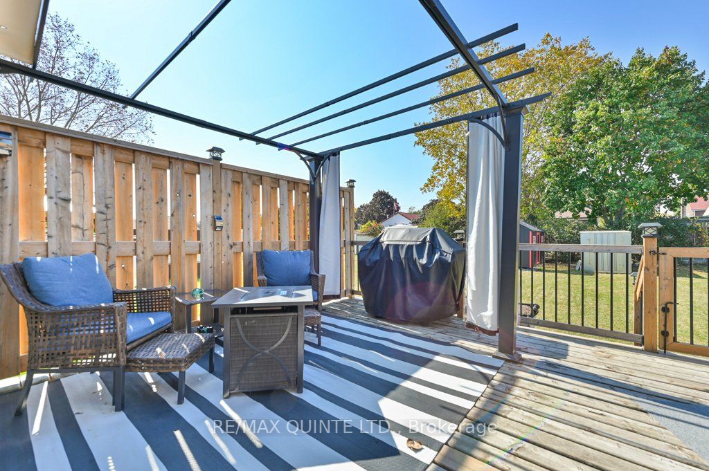 28 University Ave Property Photo 26