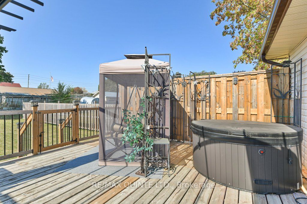 28 University Ave Property Photo 27