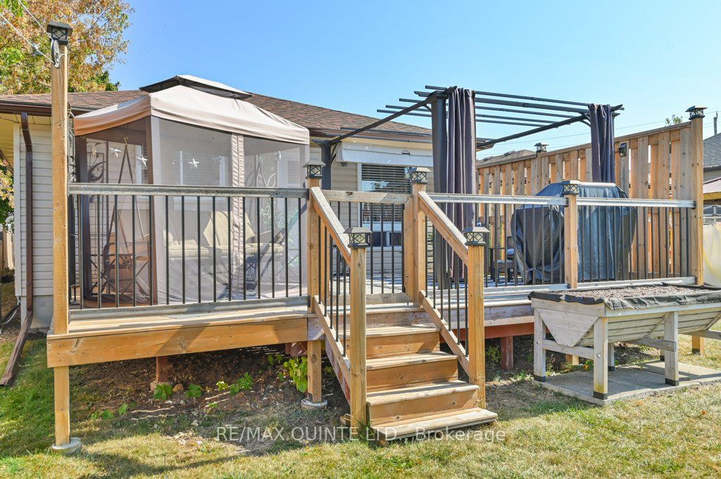 28 University Ave Property Photo 28