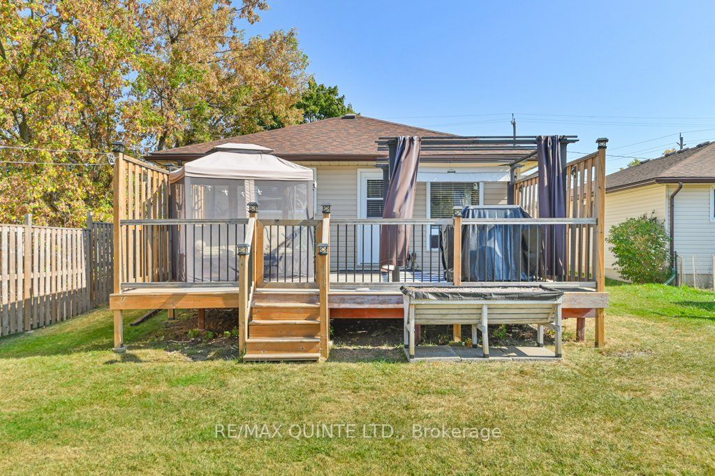 28 University Ave Property Photo 29