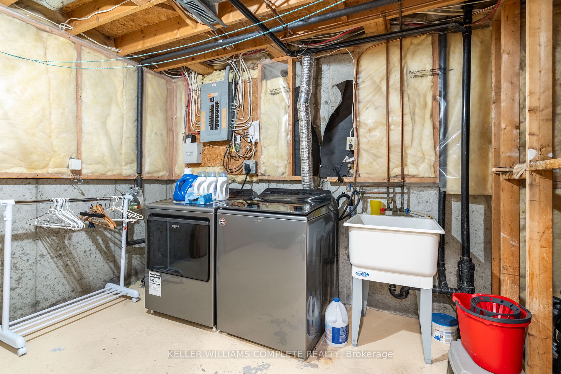 287 Crerar Dr Property Photo 36