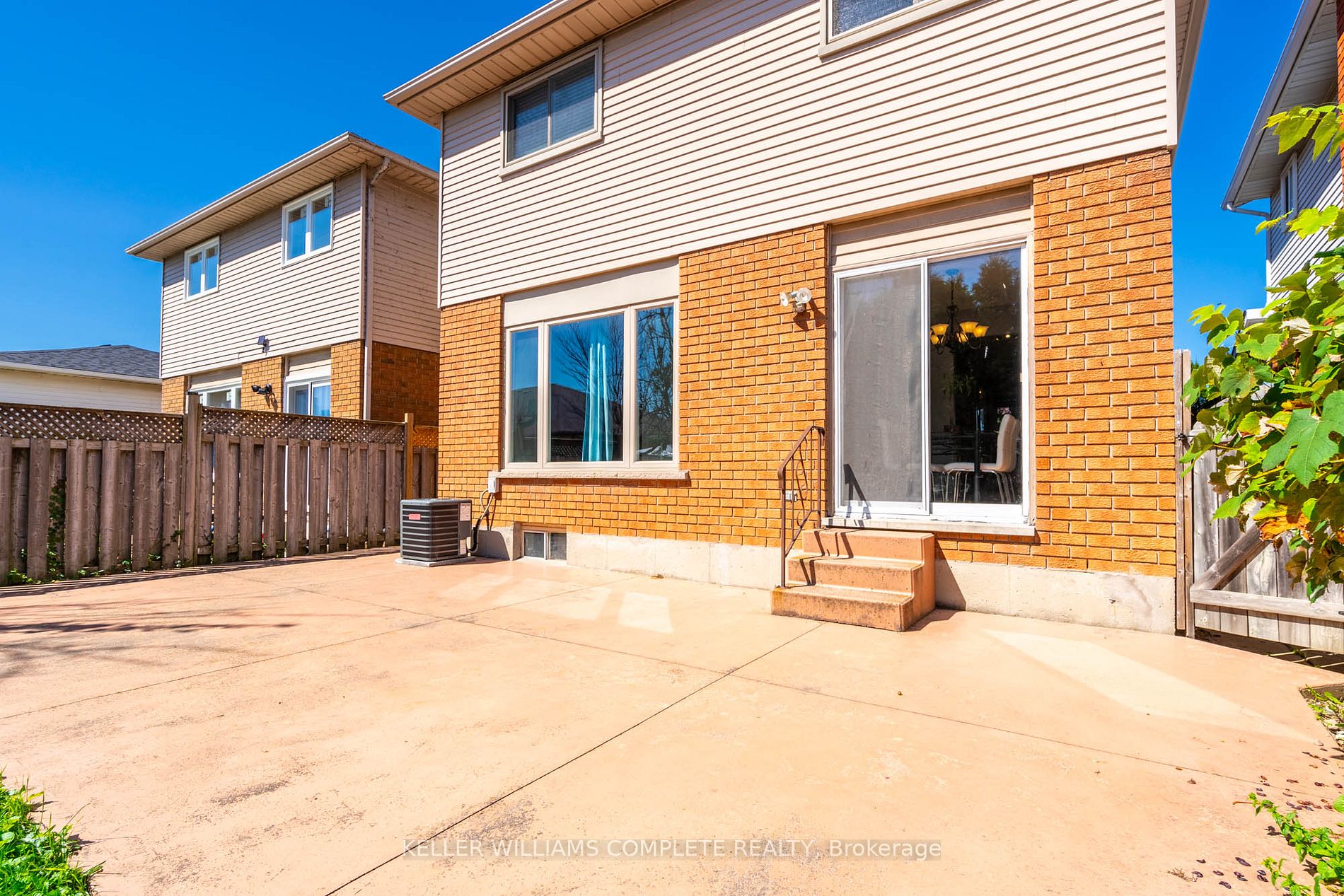 287 Crerar Dr Property Photo 37