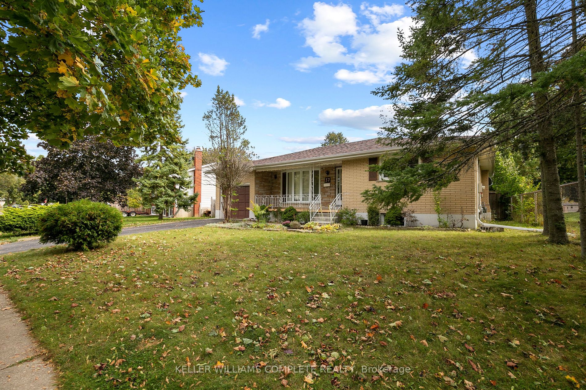 37 Brisbane Blvd Property Photo 2