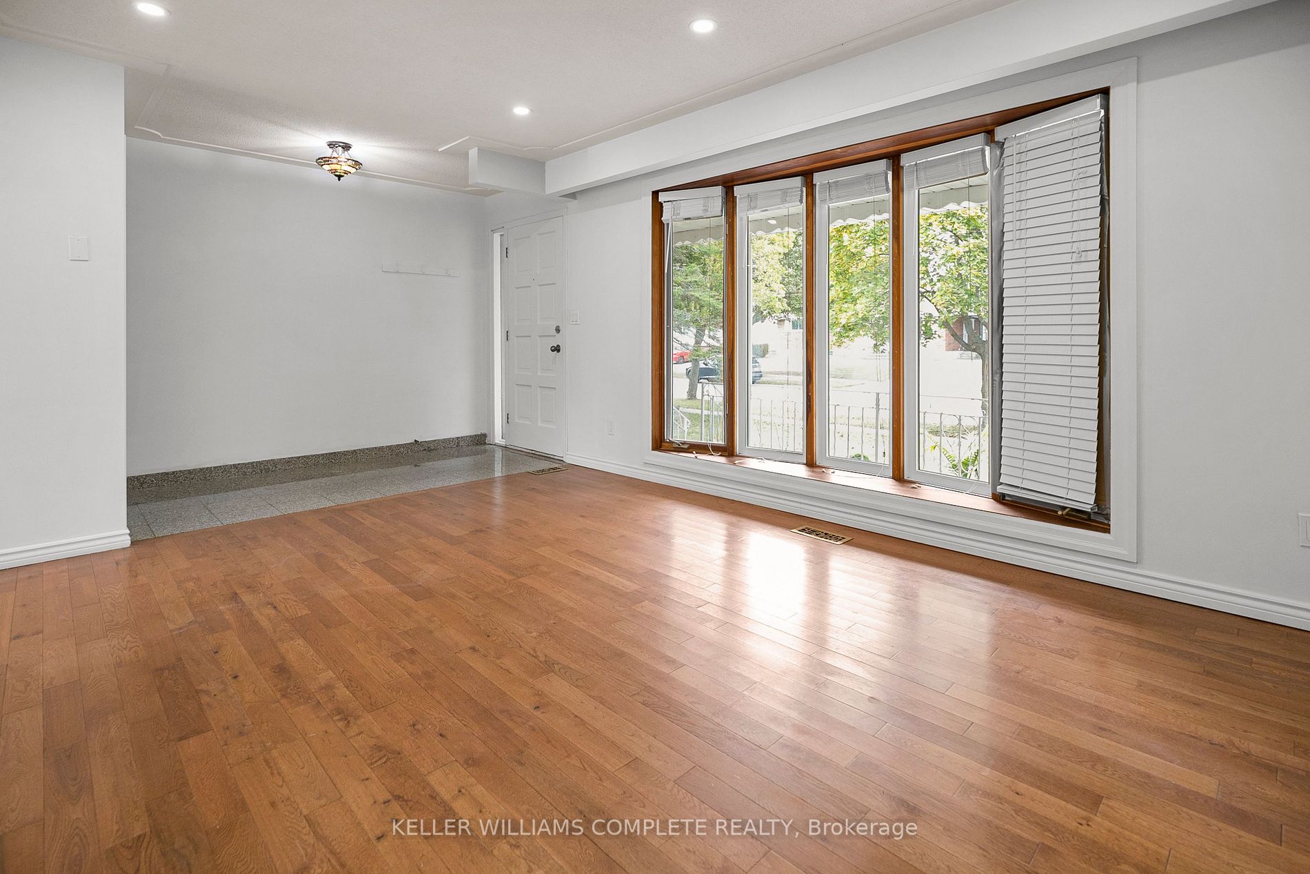 37 Brisbane Blvd Property Photo 3