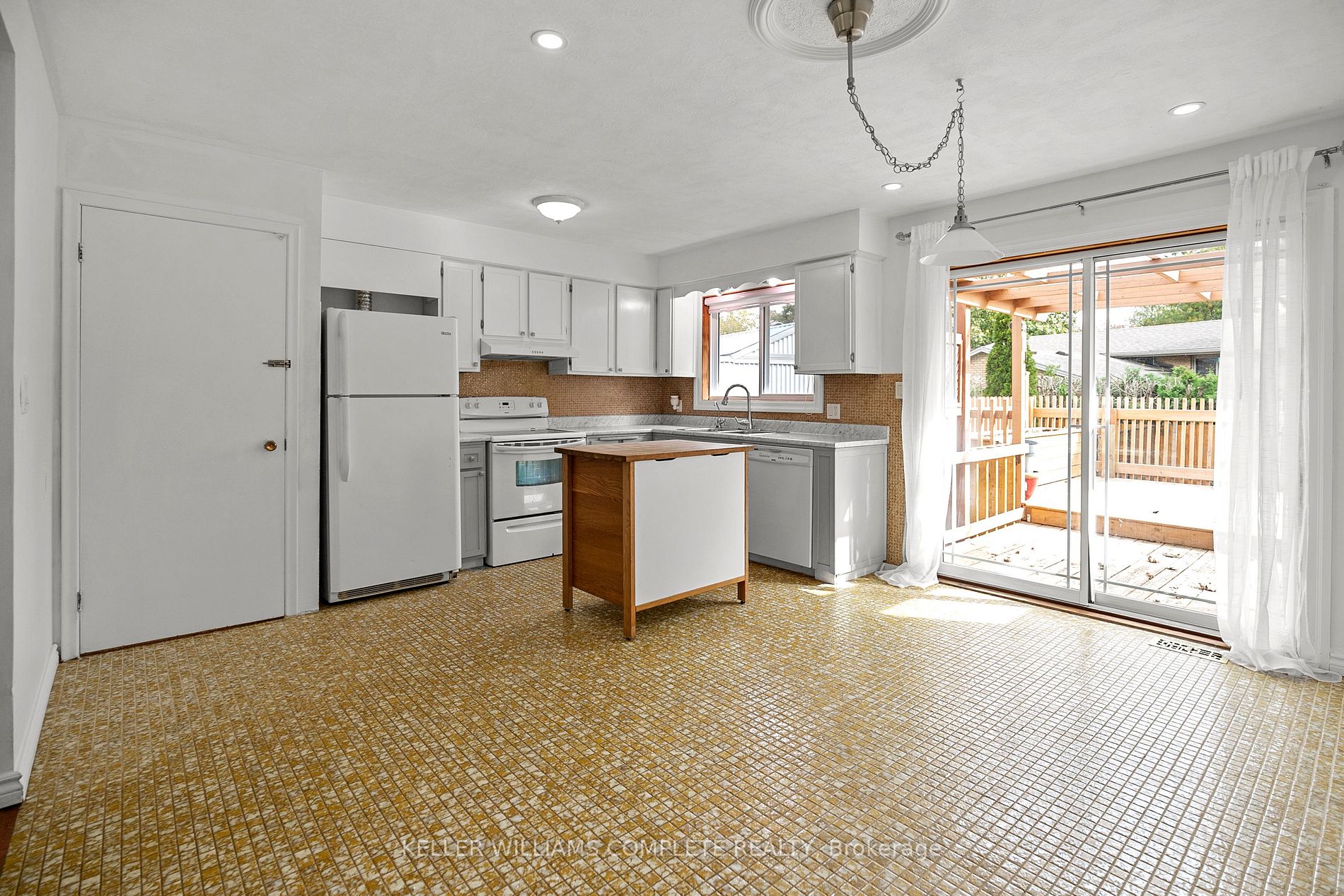37 Brisbane Blvd Property Photo 9