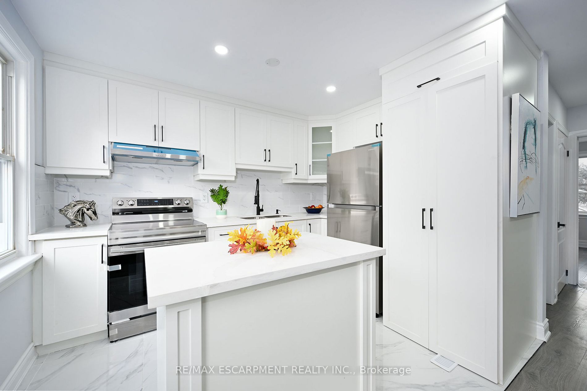 351 Arlington Rd Property Photo 4