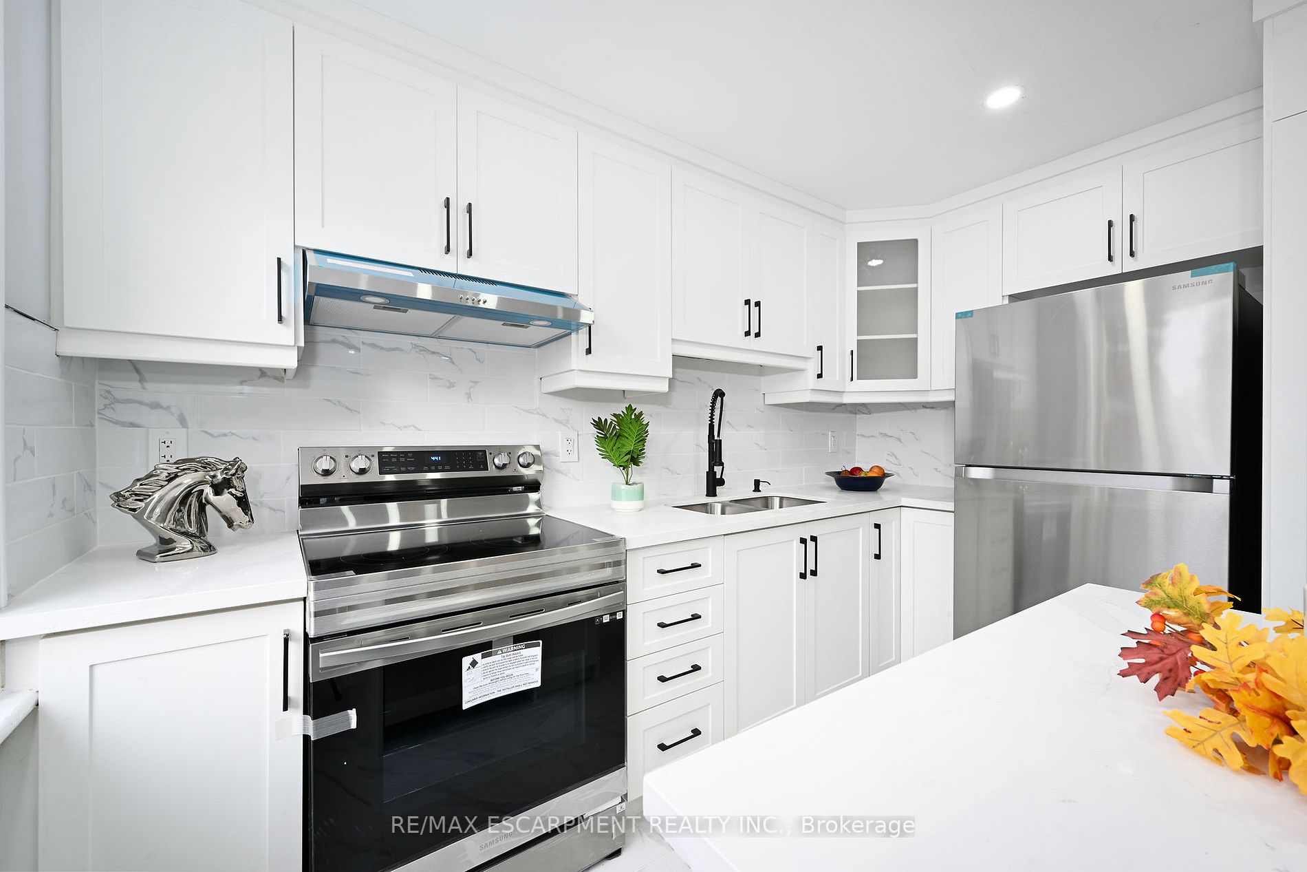 351 Arlington Rd Property Photo 5