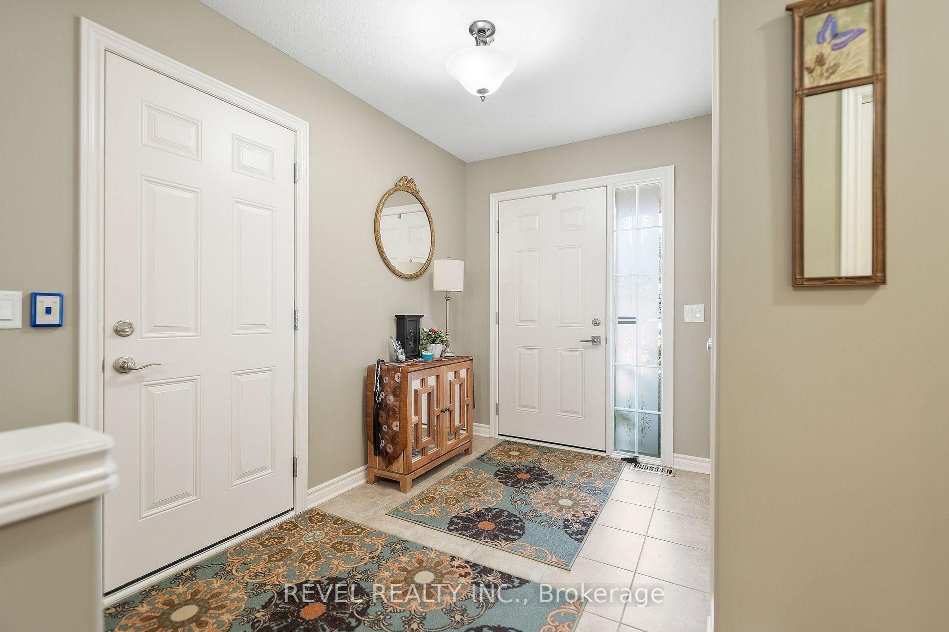 660 Albert St Property Photo 6