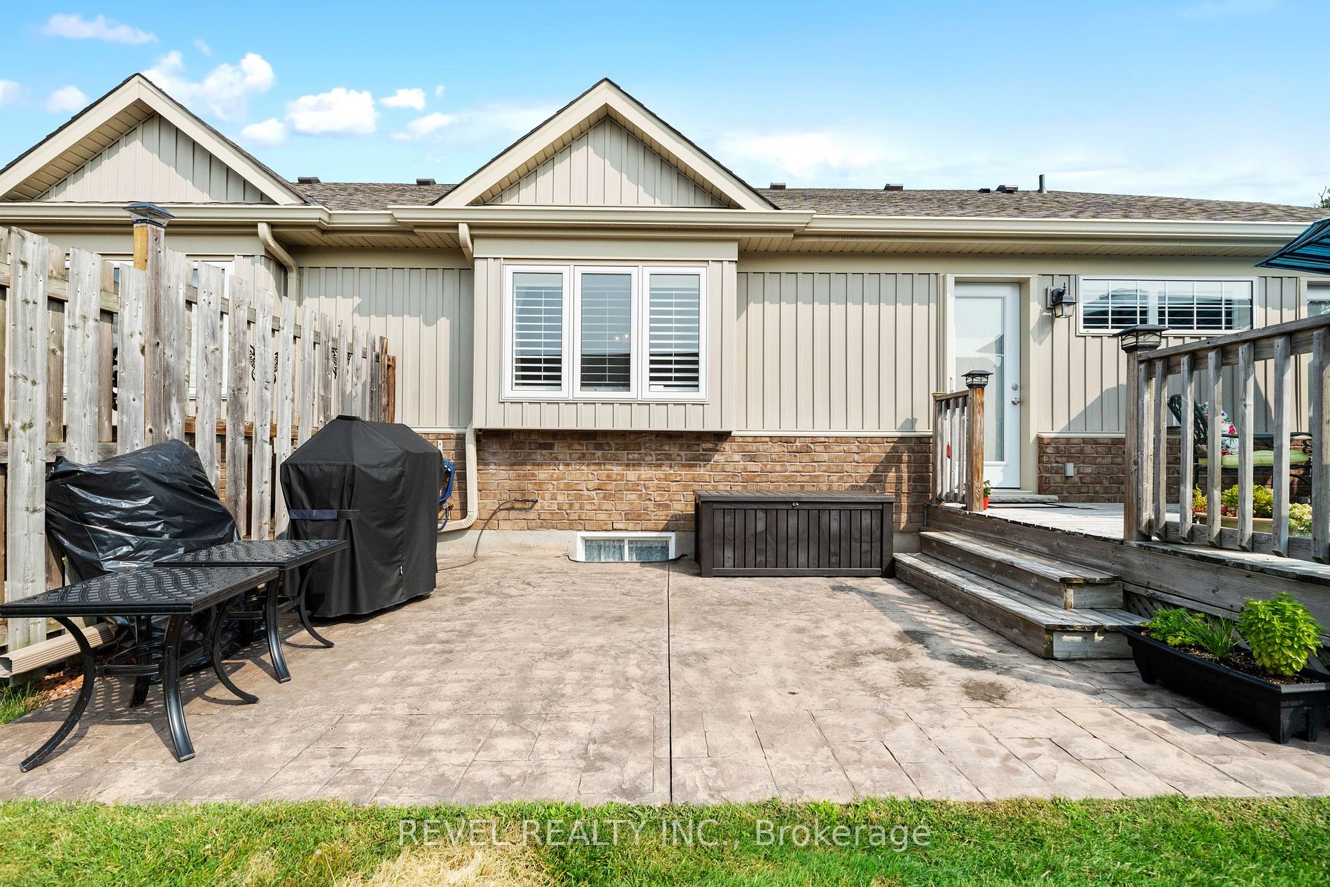 660 Albert St Property Photo 28