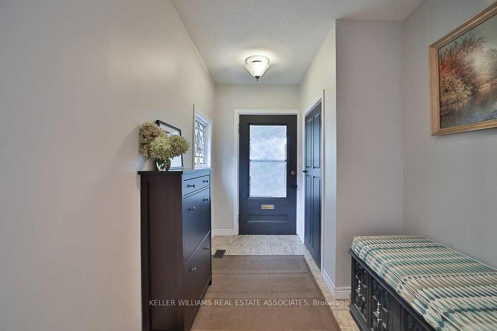 12 Sherwood Dr Property Photo 3