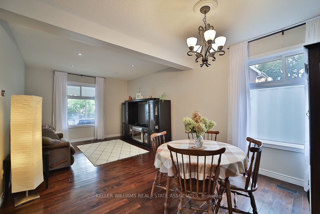 12 Sherwood Dr Property Photo 4