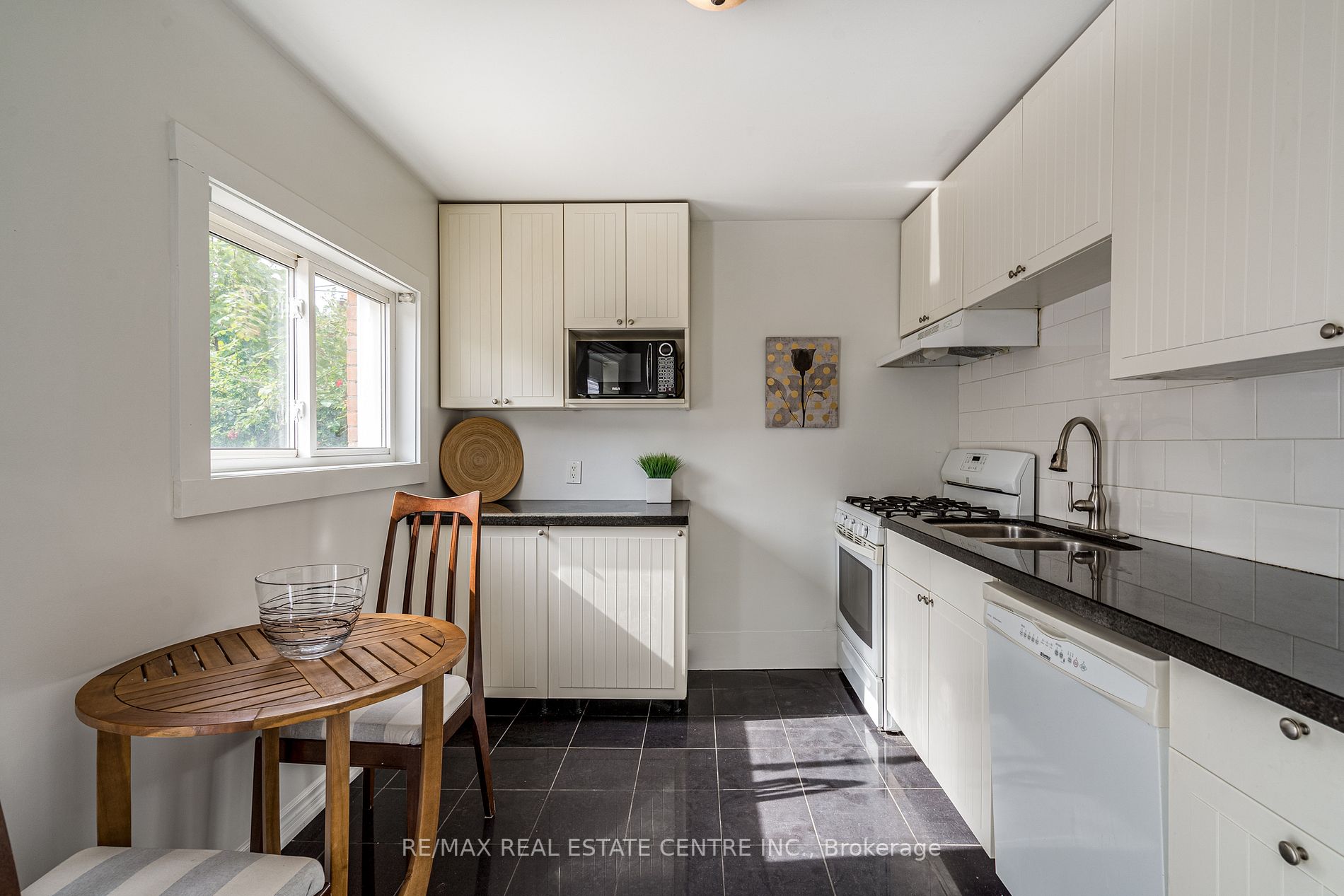 106 Dunsmure Rd Property Photo 8